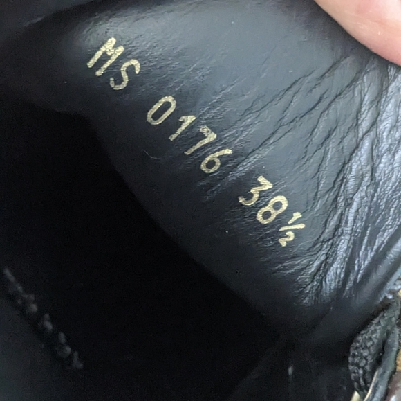 Louis Vuitton Frontrow Sneaker - Picture 9 of 11